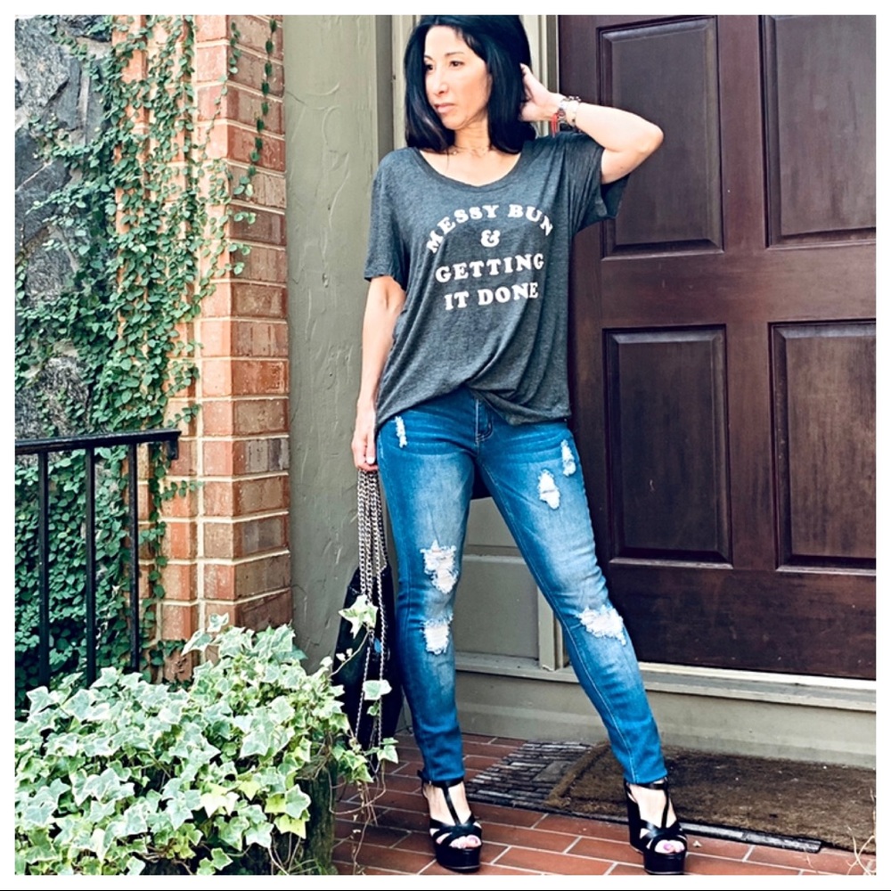 ✨ONE DAY SALE✨Lightly distressed skinny jeans - Picture 3 of 6
